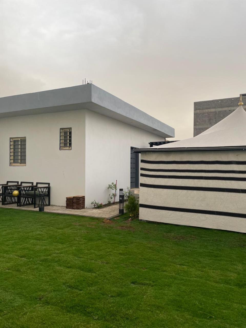 Garden Land Aparthotel คามิสมูชาอิท ภายนอก รูปภาพ